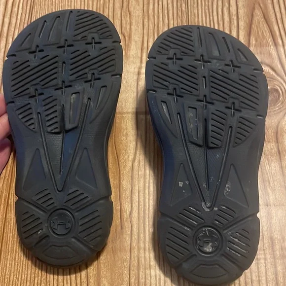 Under Armour Girls Slides - Picture 2 of 6